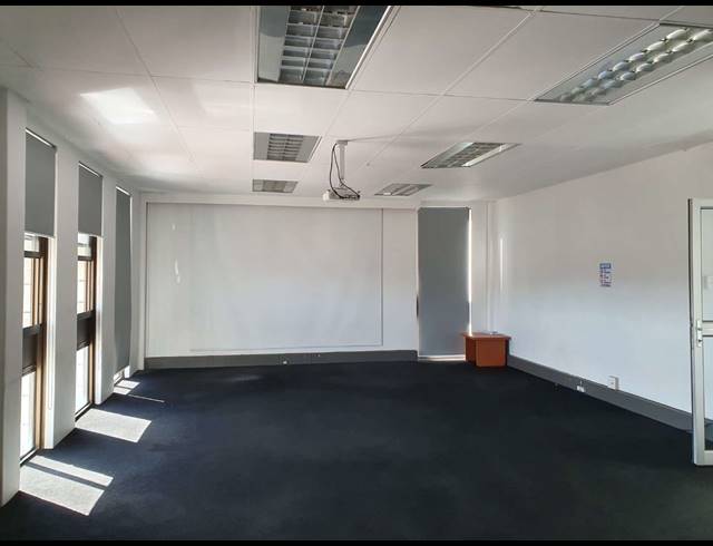 1,180M² FACTORY TO LET IN BELLVILLE SOUTH INDUSTRIA